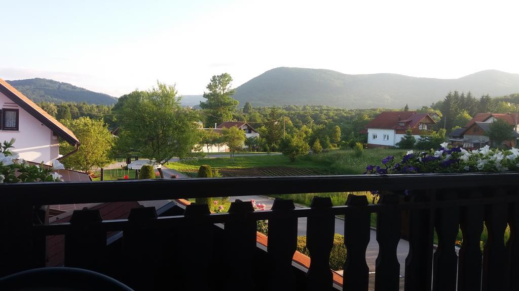 Guesthouse Tomas Catrnja Exterior photo