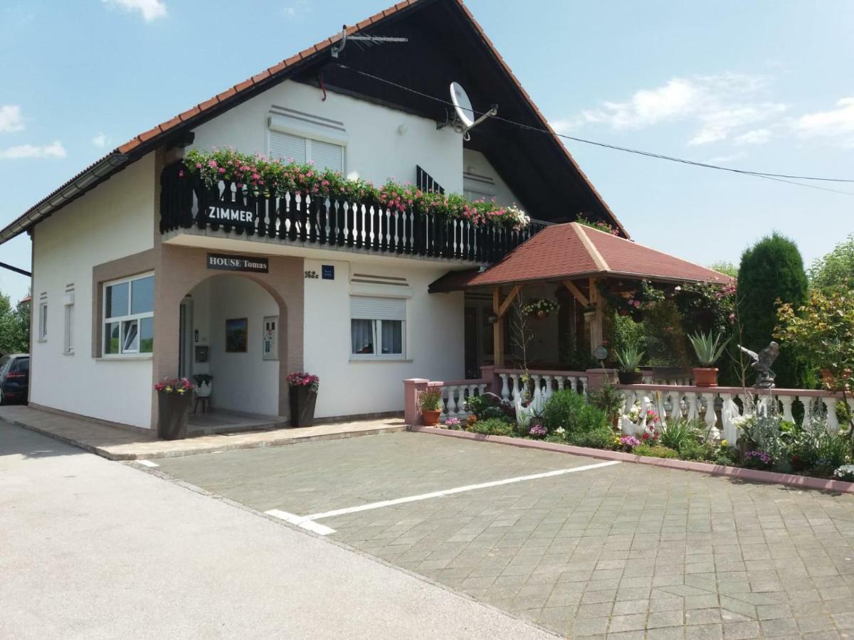 Guesthouse Tomas Catrnja Exterior photo